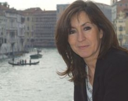 Rosa Martínez: ‘Cómo una chica de Soria llega a ser la primera mujer directora de la Bienal Internacional de Arte de Venecia en 110 años de historia’