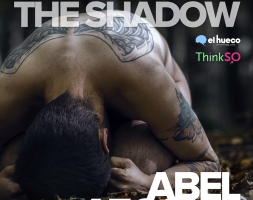 Abel Azcona, uno de los artistas más transgresores del mundo, trae al El Hueco su performance ‘The Shadow’